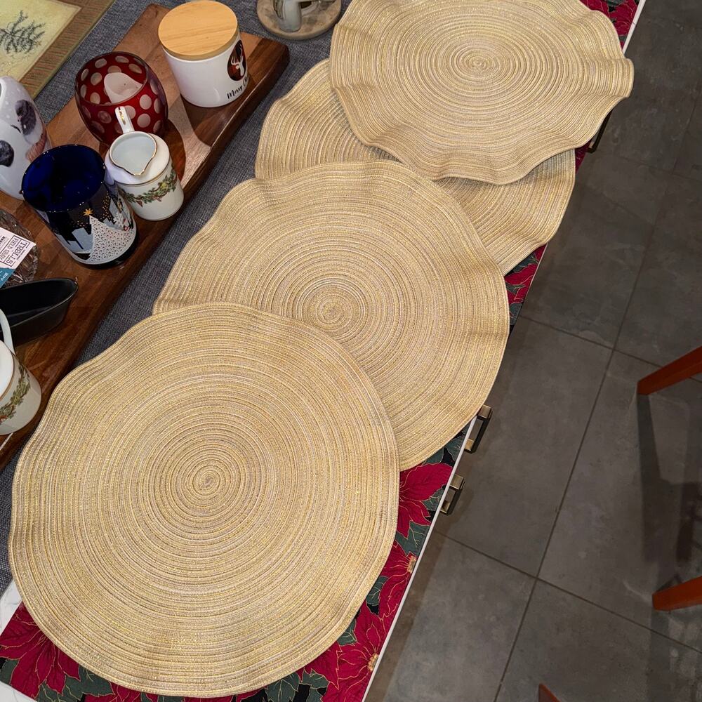 Murval Set of 4‎ Matte & Shiny Gold 15" Round Rippled Woven Placemats